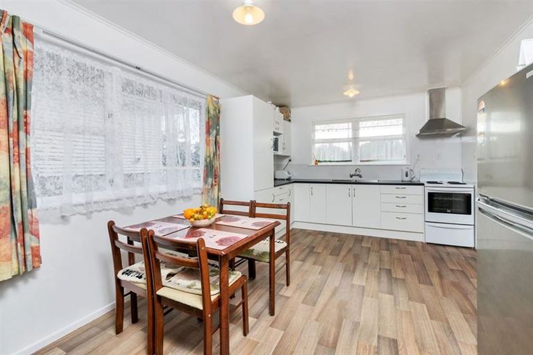 Photo of property in 10 Crawford Avenue, Mangere Bridge, Auckland, 2022