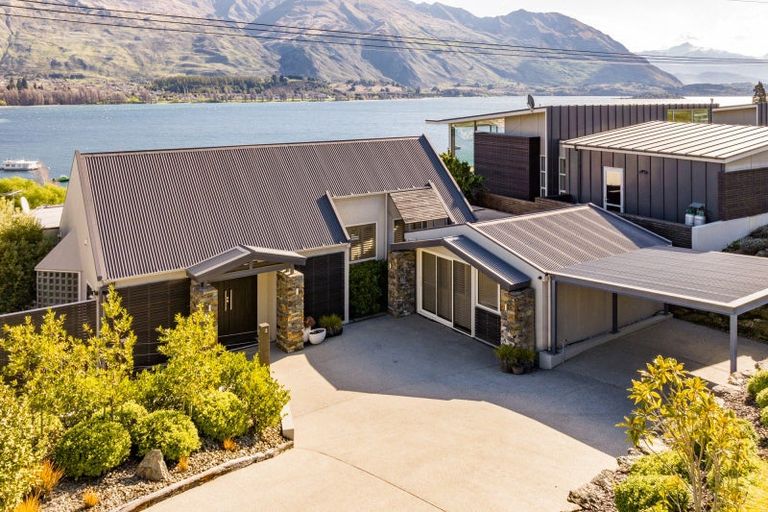 Photo of property in 32 Lismore Street, Wanaka, 9305