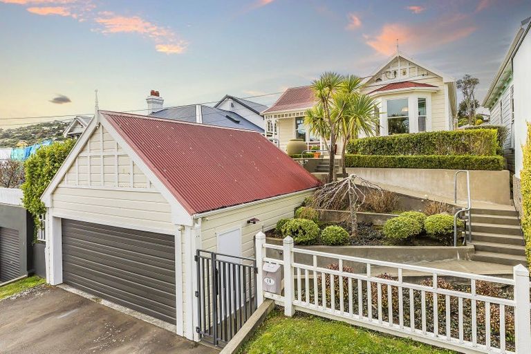 Photo of property in 16 Farm Road, Northland, Wellington, 6012
