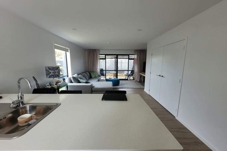 Photo of property in 1/60 Hepburn Road, Glendene, Auckland, 0602