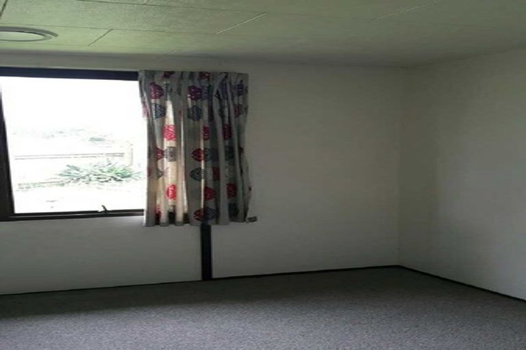 Photo of property in 1/15 Cyril Crescent, West Harbour, Auckland, 0618