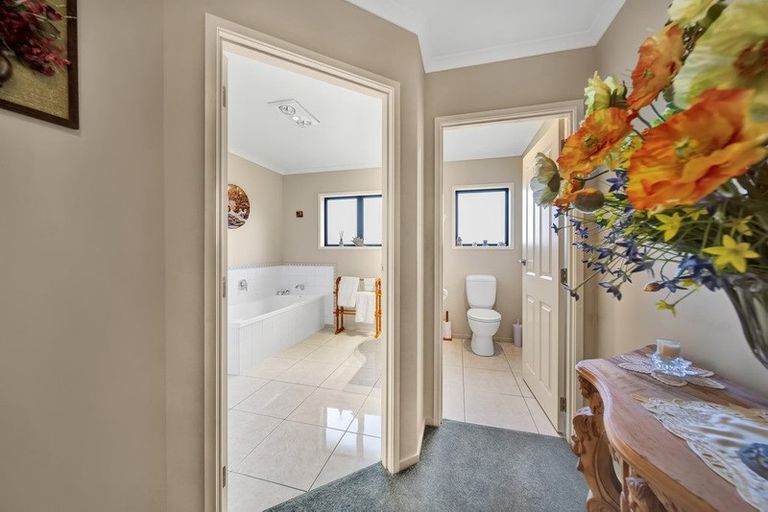 Photo of property in 4 Willow Place, Whalers Gate, New Plymouth, 4310