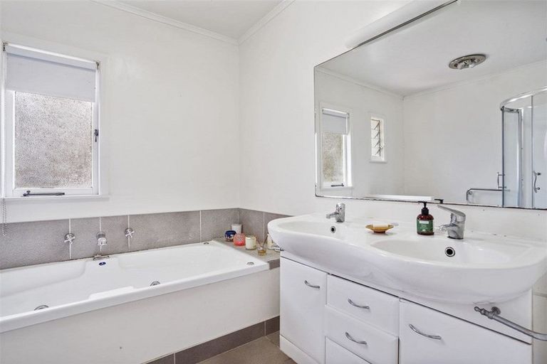 Photo of property in 279 Titirangi Road, Titirangi, Auckland, 0604