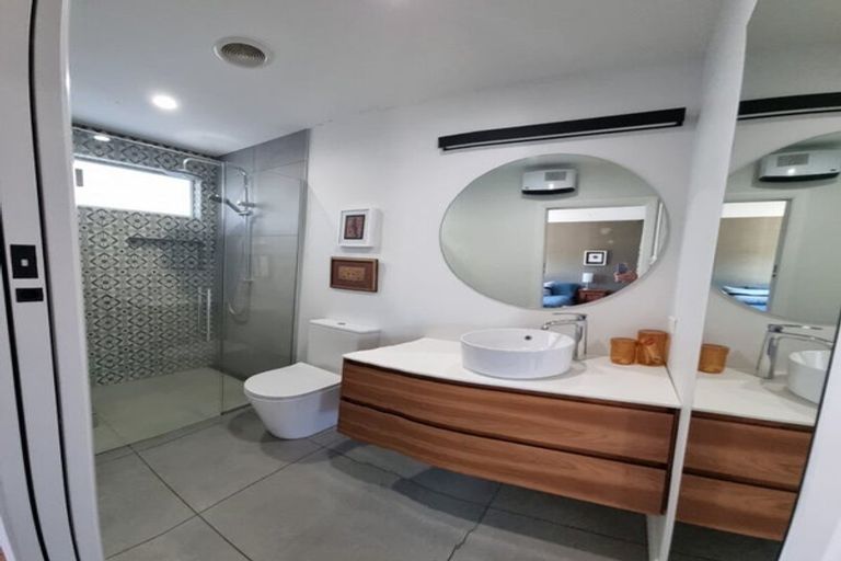 Photo of property in 16 Kaitawa Crescent, Paraparaumu, 5032