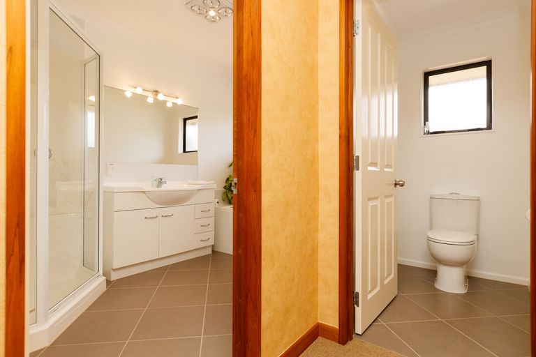 Photo of property in 2 Fernlea Avenue, Kelvin Grove, Palmerston North, 4414