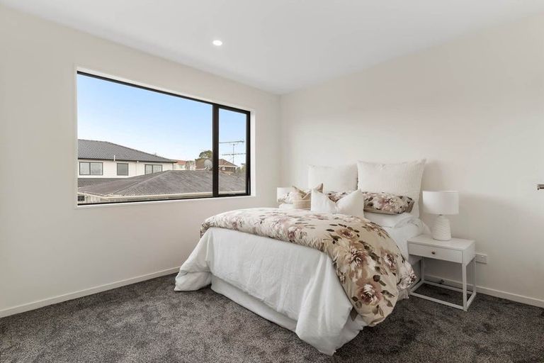 Photo of property in 48b Portadown Avenue, Pakuranga Heights, Auckland, 2010