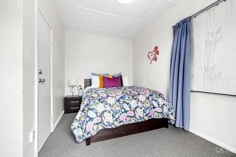 Photo of property in 112 Cambridge Terrace, Fairfield, Lower Hutt, 5011