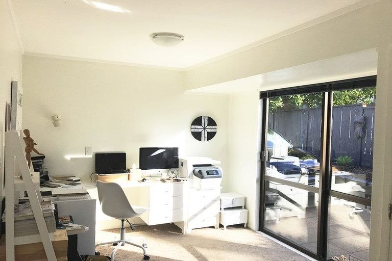 Photo of property in 1b Burford Place, Mellons Bay, Auckland, 2014