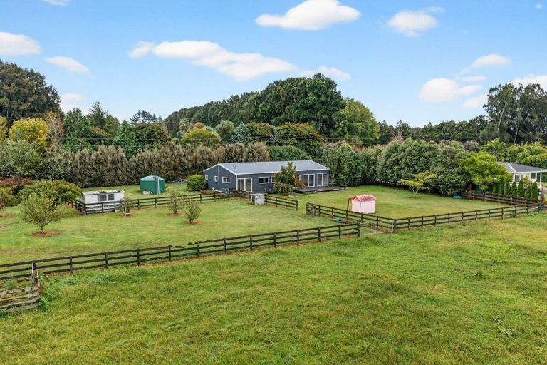 Photo of property in 61 Boord Crescent, Kumeu, 0891