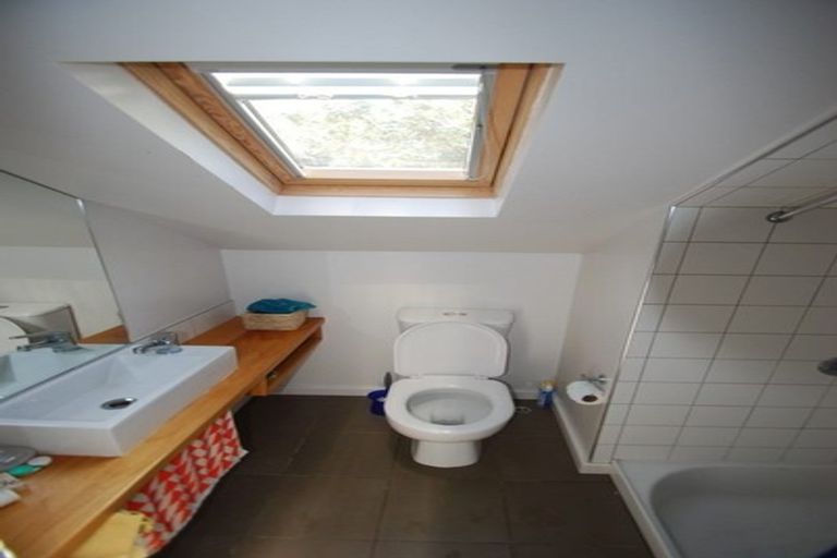 Photo of property in 1 Hadfield Terrace, Kelburn, Wellington, 6012