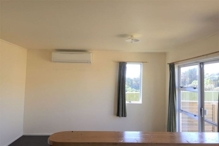 Photo of property in 2a Colchester Crescent, Newlands, Wellington, 6037