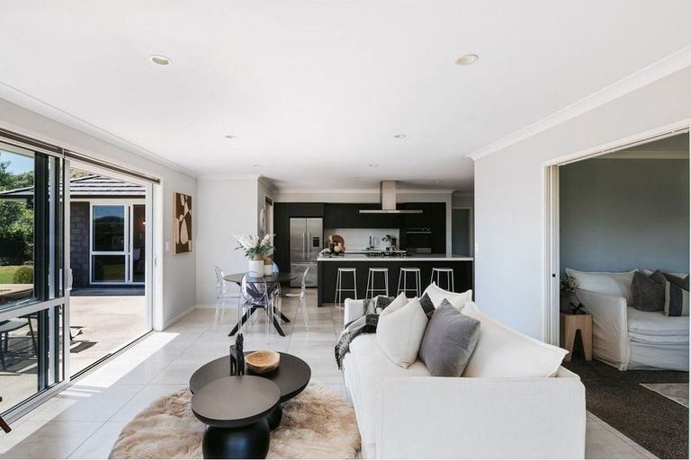 Photo of property in 266 Lakes Boulevard, Pyes Pa, Tauranga, 3112