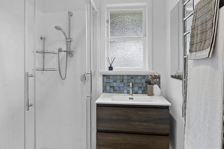 Photo of property in 390 Mangorei Road, Merrilands, New Plymouth, 4312