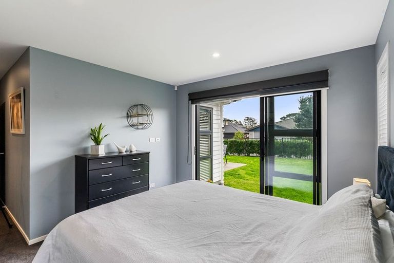 Photo of property in 11 Sauterne Road, Kumeu, 0810