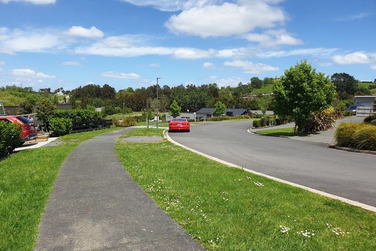 Photo of property in 37 Laly Haddon Place, Matakana, 0985