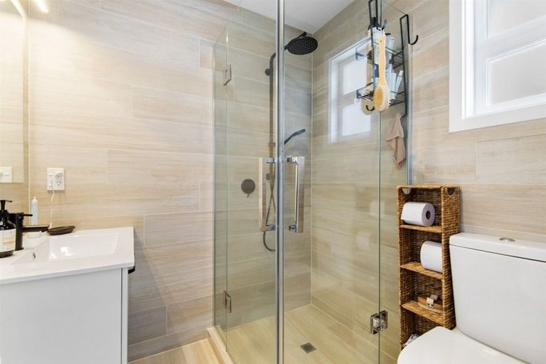 Photo of property in 1/63 Gladstone Road, Northcote, Auckland, 0627