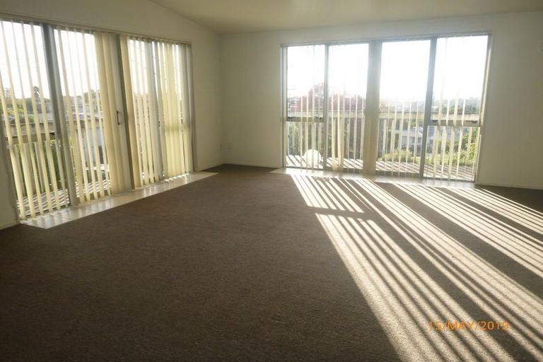 Photo of property in 1 Cron Avenue, Te Atatu South, Auckland, 0610