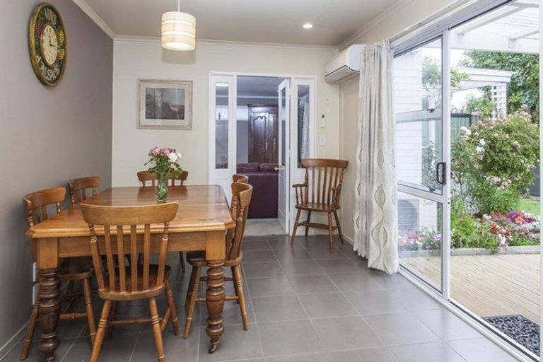 Photo of property in 77 Regency Crescent, Redwood, Christchurch, 8051