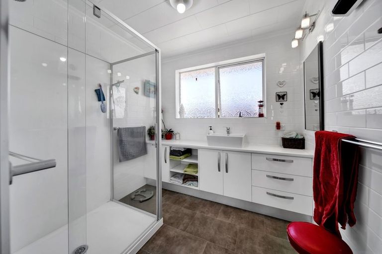 Photo of property in 17 Mace Street, Waitara, 4320