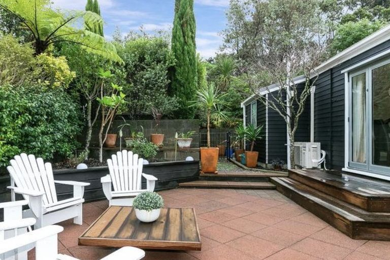 Photo of property in 68 Allington Road, Karori, Wellington, 6012