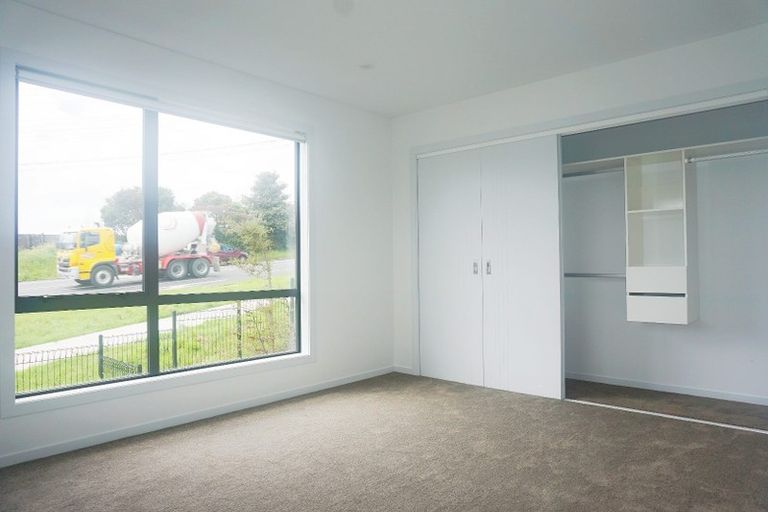 Photo of property in 1 Kea Road, Silverdale, 0932