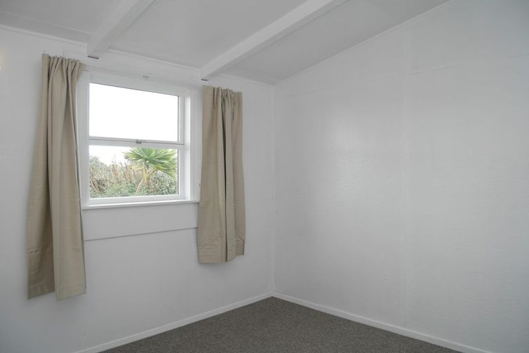 Photo of property in 25 Hemara Street, Waikanae Beach, Waikanae, 5036