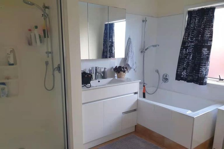 Photo of property in 3 Lantern Court, Henderson, Auckland, 0612