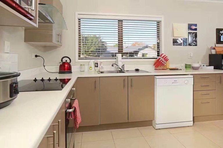 Photo of property in 128 Moire Road, West Harbour, Auckland, 0618