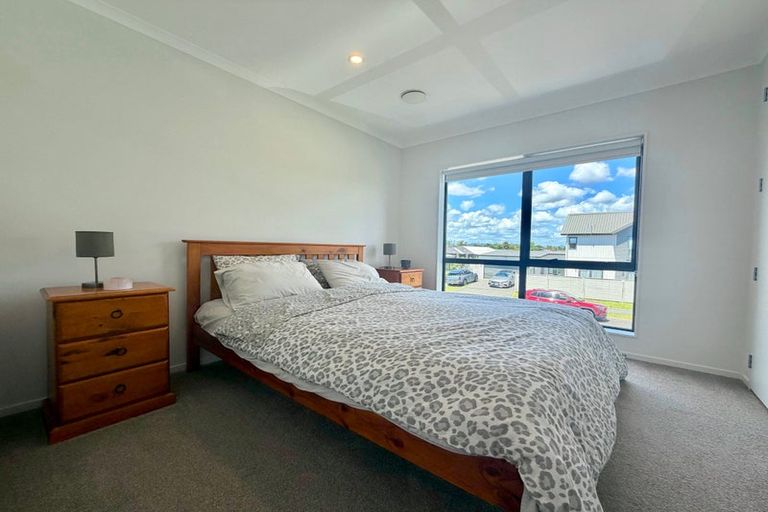 Photo of property in 43 Pepene Avenue, Takanini, 2112
