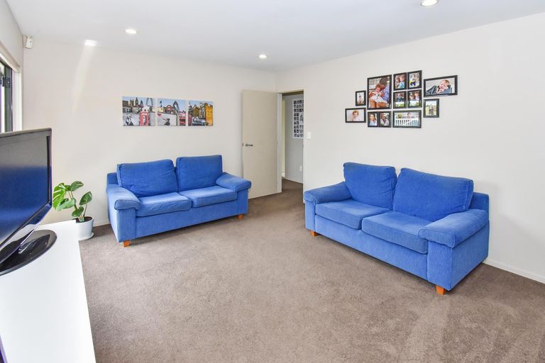 Photo of property in 18 Crannog Fen, Wattle Downs, Auckland, 2103