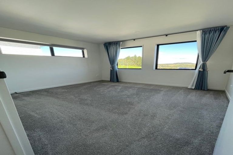 Photo of property in 4 Celestial Crescent, Orewa, 0931