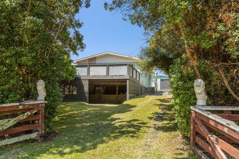 Photo of property in 847 Hokio Beach Road, Hokio Beach, Levin, 5571