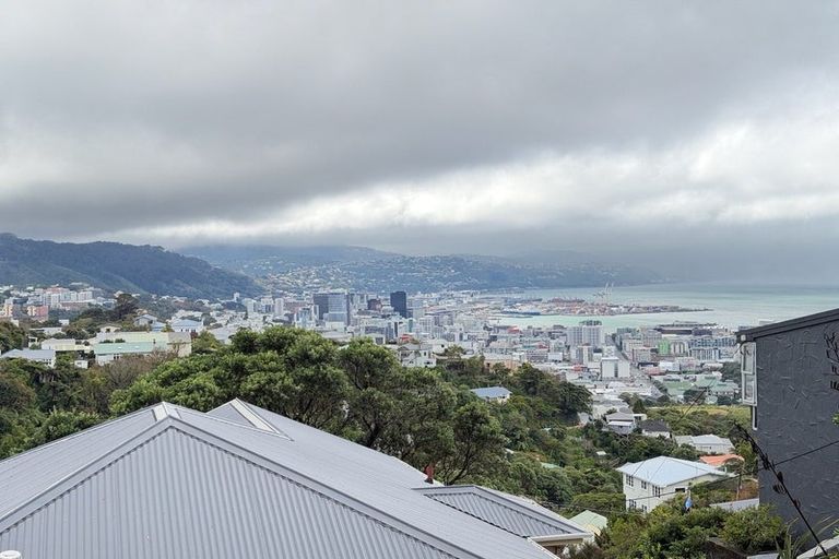 Photo of property in 37 Connaught Terrace, Brooklyn, Wellington, 6021