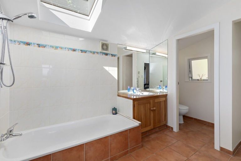 Photo of property in 15 Kotari Road, Days Bay, Lower Hutt, 5013