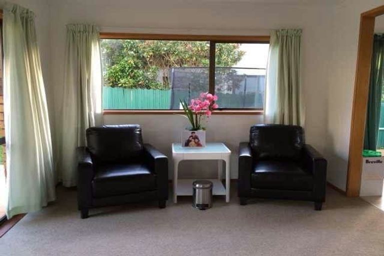 Photo of property in 21 Voltaire Court, Botany Downs, Auckland, 2010