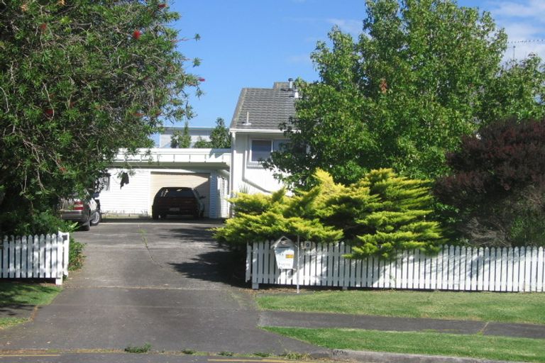 Photo of property in 9 Raupapa Street, Northcote, Auckland, 0627