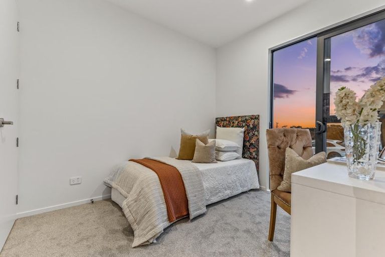 Photo of property in 21 Paretao Street, Massey, Auckland, 0614