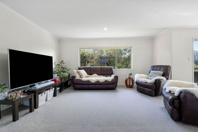 Photo of property in 142 Oaktree Avenue, Browns Bay, Auckland, 0630