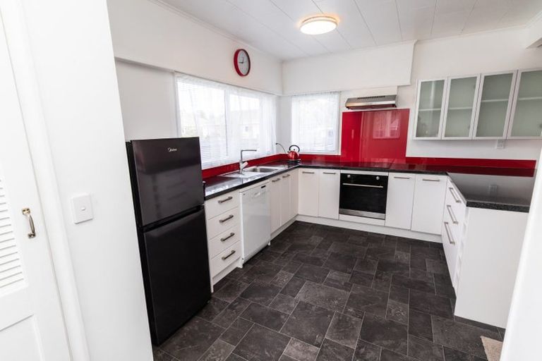 Photo of property in 124 Naenae Road, Naenae, Lower Hutt, 5011