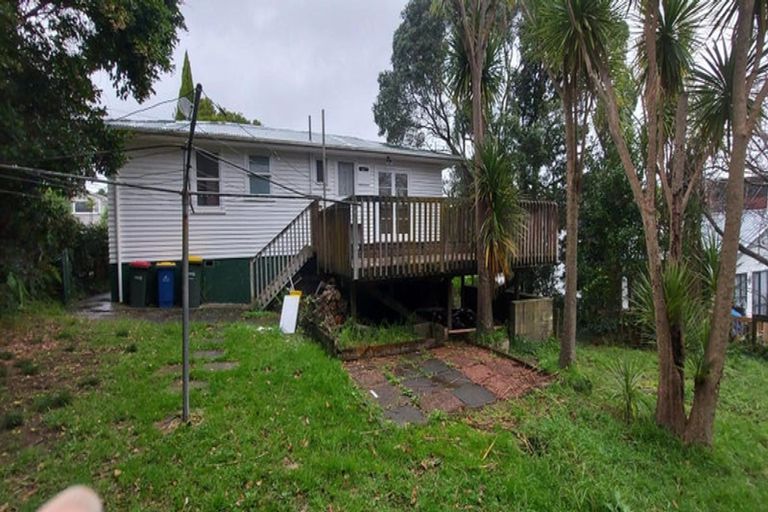 Photo of property in 15 Woodvale Road, Glen Eden, Auckland, 0602