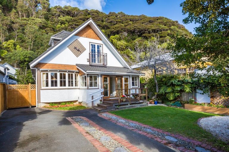 Photo of property in 123 Muritai Road, Eastbourne, Lower Hutt, 5013