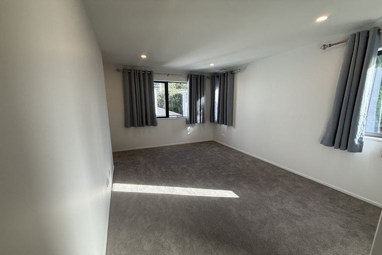 Photo of property in 31d Weldene Avenue, Glenfield, Auckland, 0629