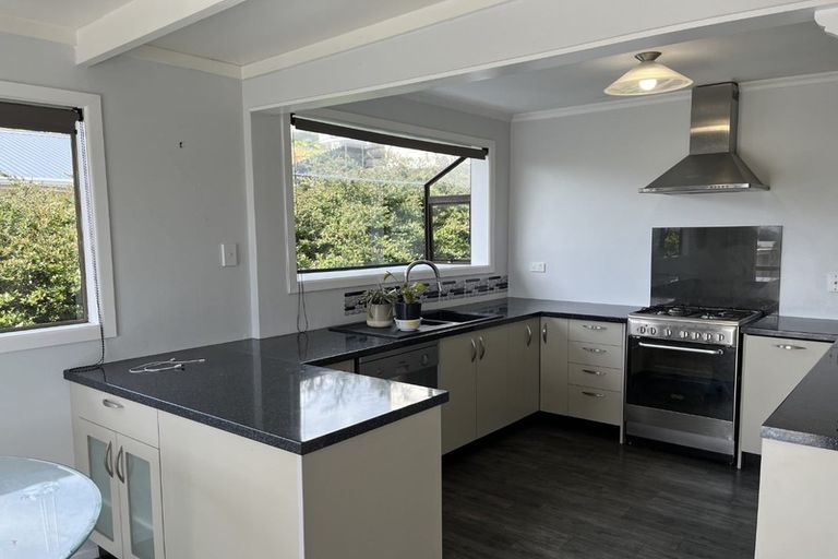 Photo of property in 3 Mount View Place, Spotswood, New Plymouth, 4310