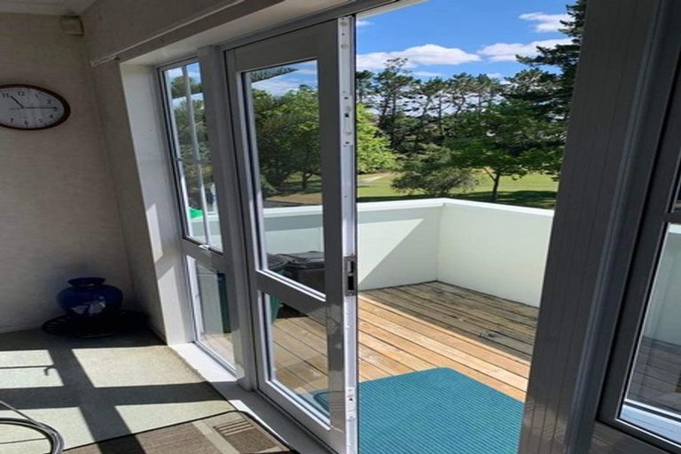 Photo of property in 27 Spargo Road, Massey, Auckland, 0614