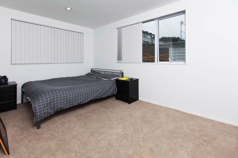 Photo of property in 92 Kaipatiki Road, Glenfield, Auckland, 0629