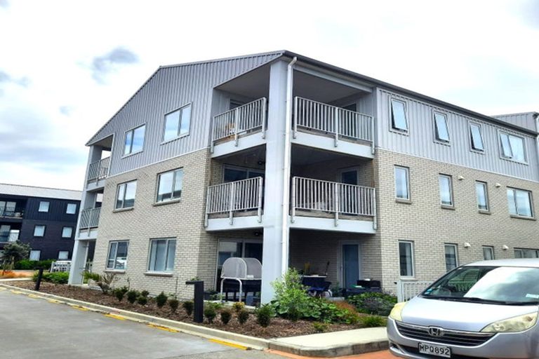 Photo of property in 106/28b Eileen Newey Place, Henderson, Auckland, 0612