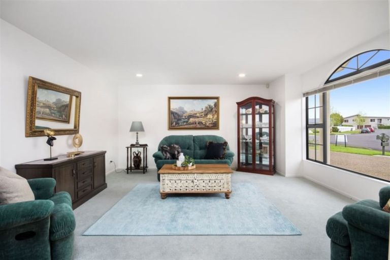 Photo of property in 1 Cloverlea Place, Pukekohe, 2120