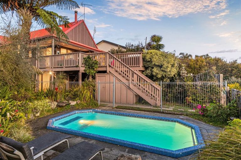 Photo of property in 12 Valerie Crescent, Okura, Albany, 0792