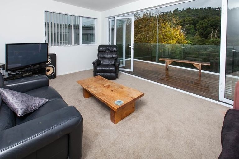 Photo of property in 92 Kaipatiki Road, Glenfield, Auckland, 0629