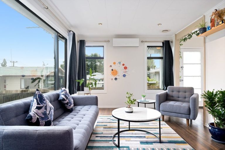 Photo of property in 37 Pomaria Road, Henderson, Auckland, 0610